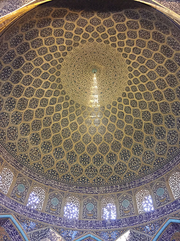 Intérieur de la salle de prière de la  mosquée du Sheikh Lotfollah - Place de l’Iman à Ispahan